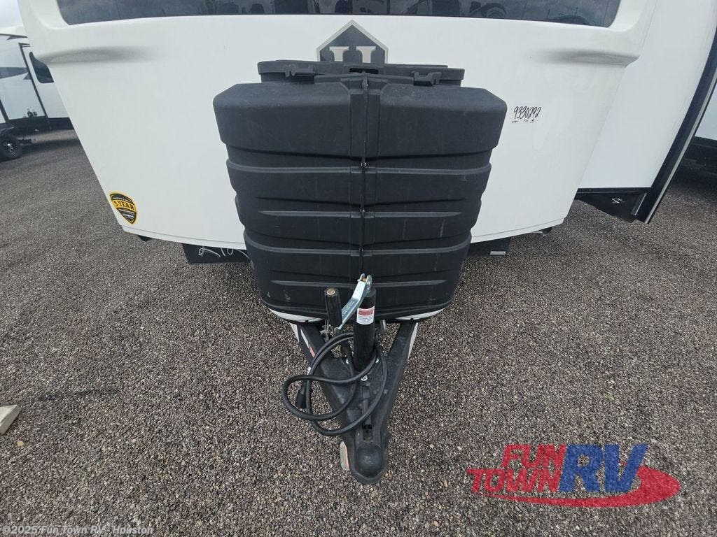 2024 CrossRoads Hampton HP390PVL RV for Sale in Wharton, TX 77488