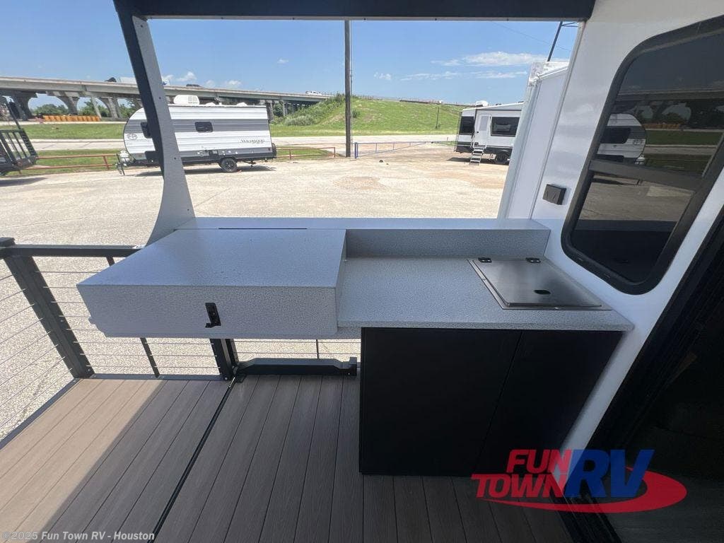 2025 Wildwood 32VERANDA by Forest River from Fun Town RV - Houston in Wharton, Texas