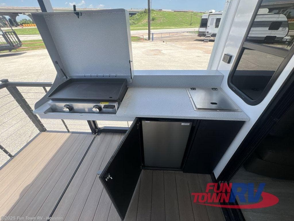 New 2025 Forest River Wildwood 32VERANDA available in Wharton, Texas