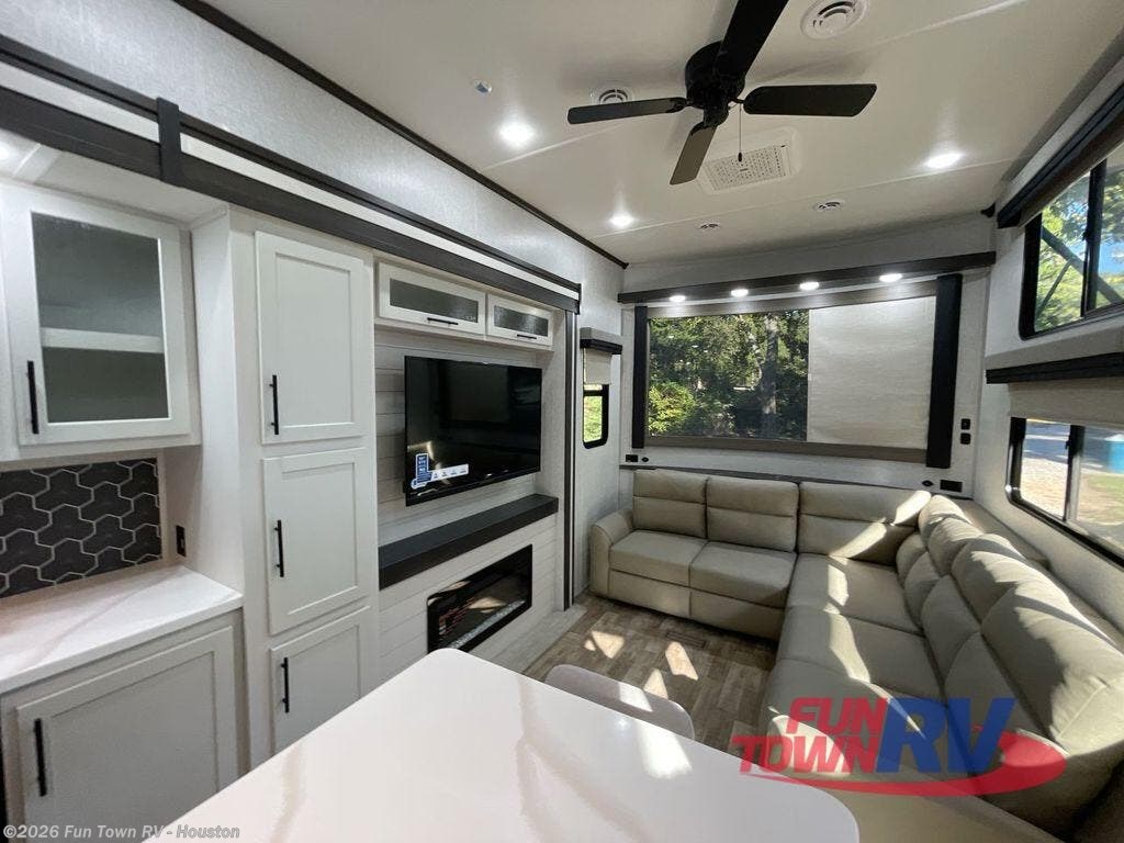 2025 Hampton 395BAM by CrossRoads from Fun Town RV - Houston in Wharton, Texas