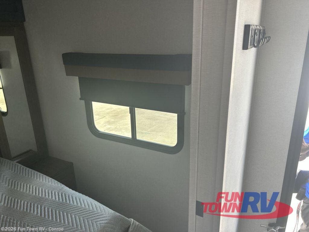 2026 CrossRoads Fun Time 27BH - New Travel Trailer For Sale by Fun Town RV - Conroe in Conroe, Texas