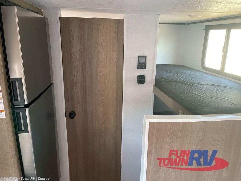 2026 CrossRoads Sunset Trail 17BHS - New Travel Trailer For Sale by Fun Town RV - Conroe in Conroe, Texas