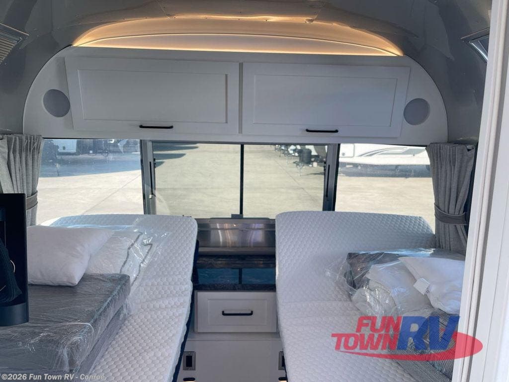 2025 Classic 33FB Twin by Airstream from Fun Town RV - Conroe in Conroe, Texas