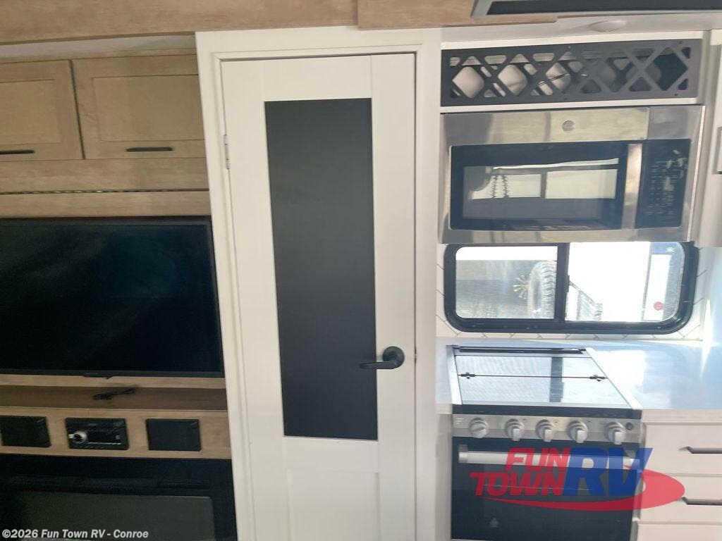 Used 2022 Keystone Arcadia 377RL available in Conroe, Texas