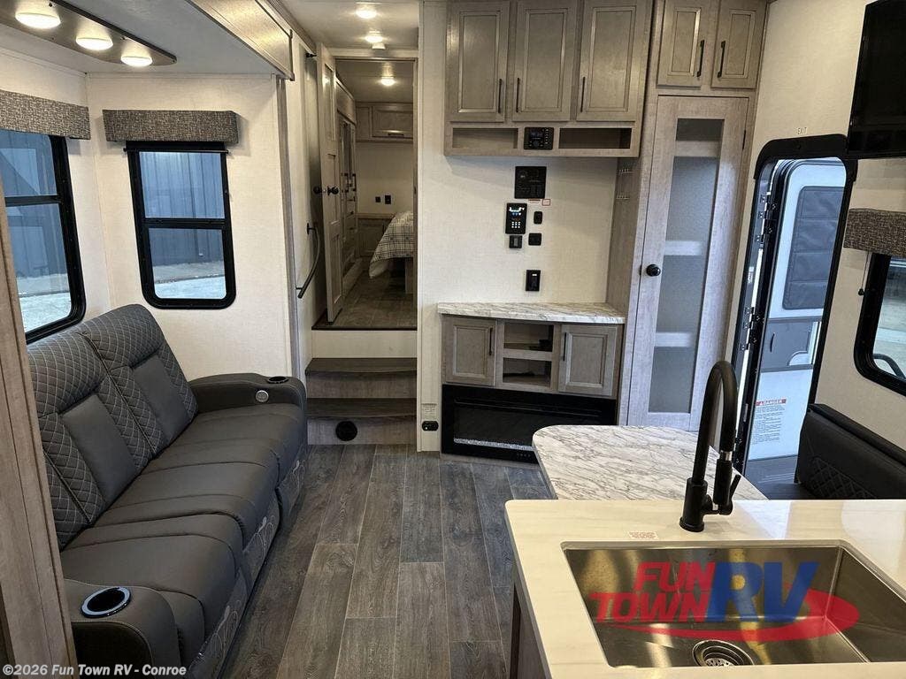 2025 Dutchmen Voltage V3800 - Used Toy Hauler For Sale by Fun Town RV - Conroe in Conroe, Texas
