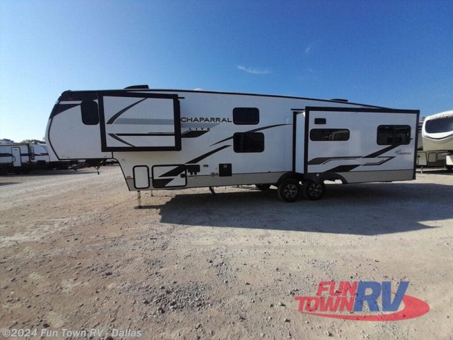 2023 Chaparral Lite 30BHS by Coachmen from Fun Town RV - Dallas in Rockwall, Texas