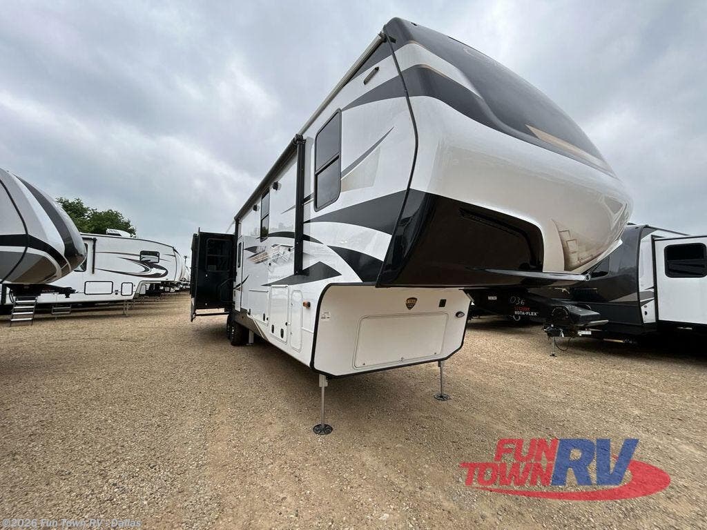 2024 CrossRoads Cameo CE3961MB RV for Sale in Rockwall, TX 75087