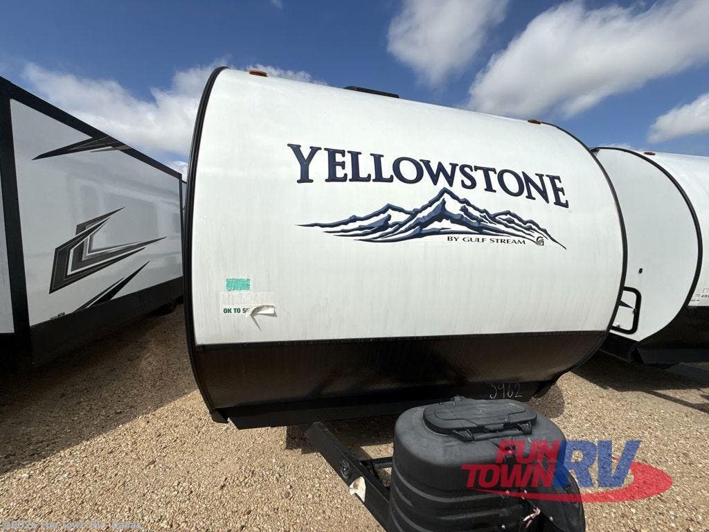 2025 Gulf Stream Yellowstone Ranch Edition 29RKS - New Travel Trailer For Sale by Fun Town RV - Dallas in Rockwall, Texas