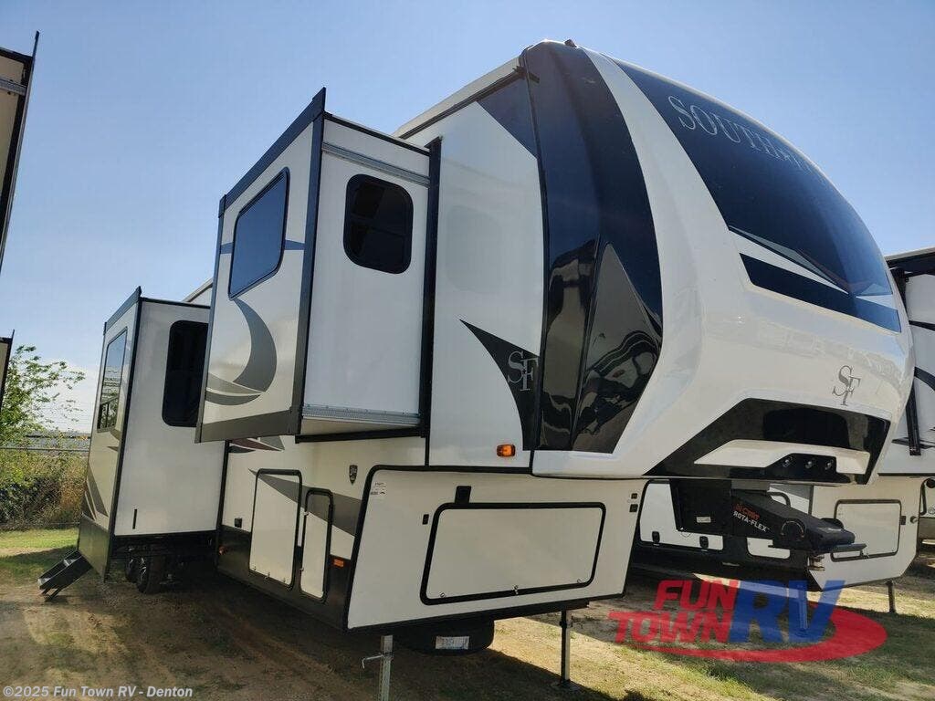 2022 Cruiser RV South Fork 3710FLMB RV for Sale in Denton, TX 76201