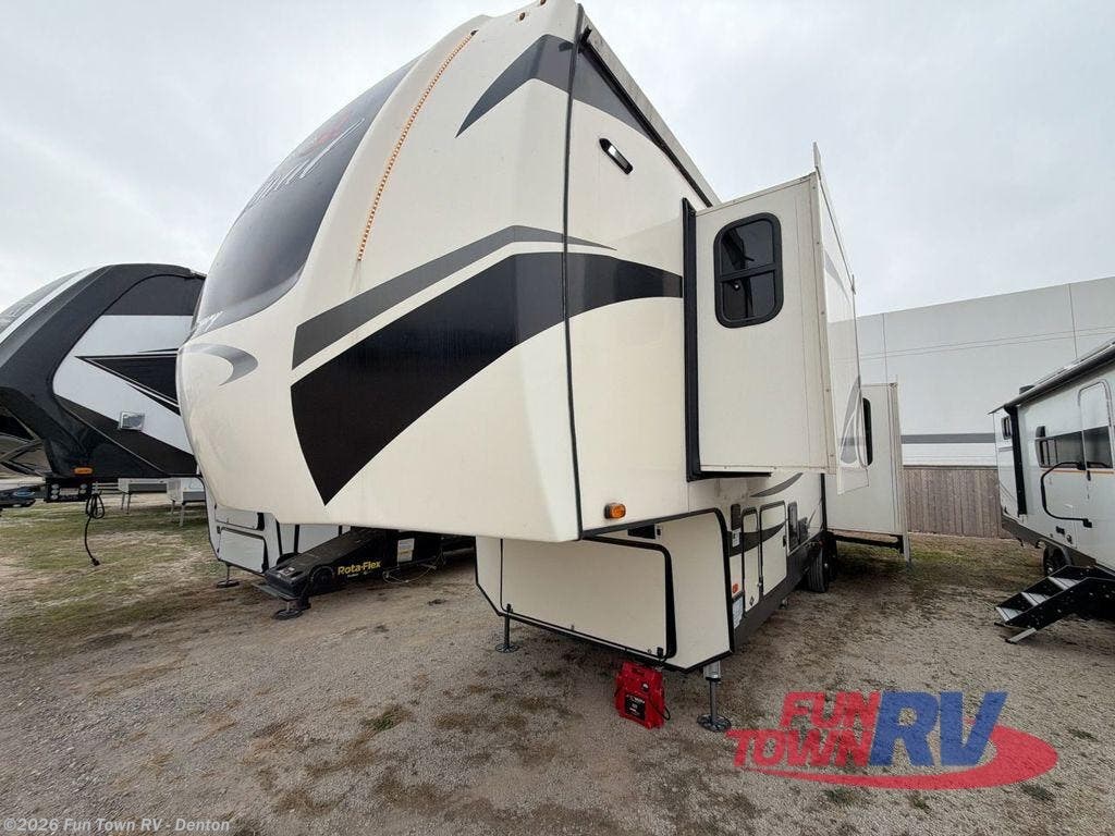 Used 2020 Forest River Cardinal Luxury 344SKX available in Denton, Texas