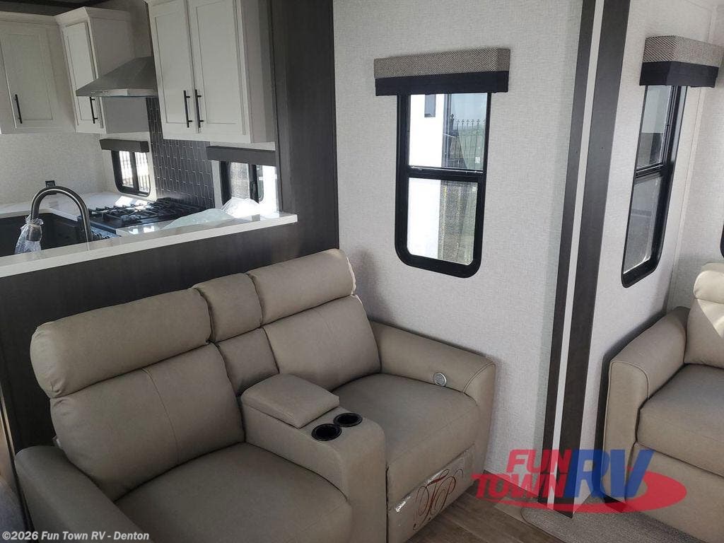 New 2025 CrossRoads Hampton 380RKS available in Denton, Texas