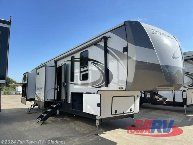 2022 Sandpiper Luxury 384QBOK by Forest River from Fun Town RV -Giddings in Giddings, Texas