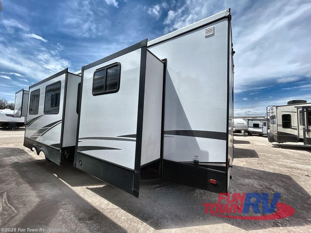 2022 Forest River Cardinal Limited 383BHLE RV for Sale in Giddings, TX