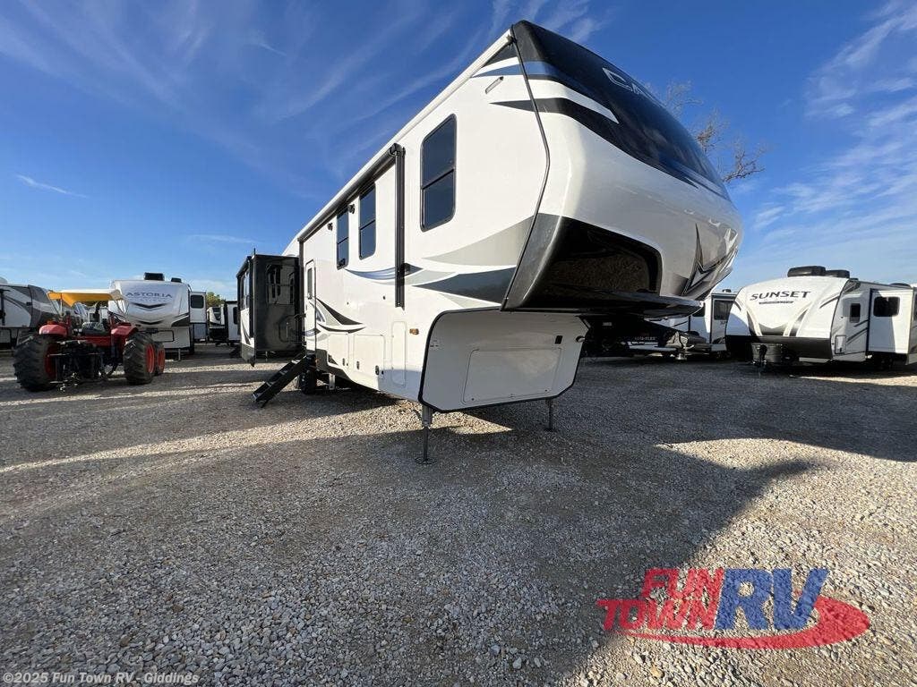 2023 CrossRoads Cameo CE3891MK RV for Sale in Giddings, TX 78942