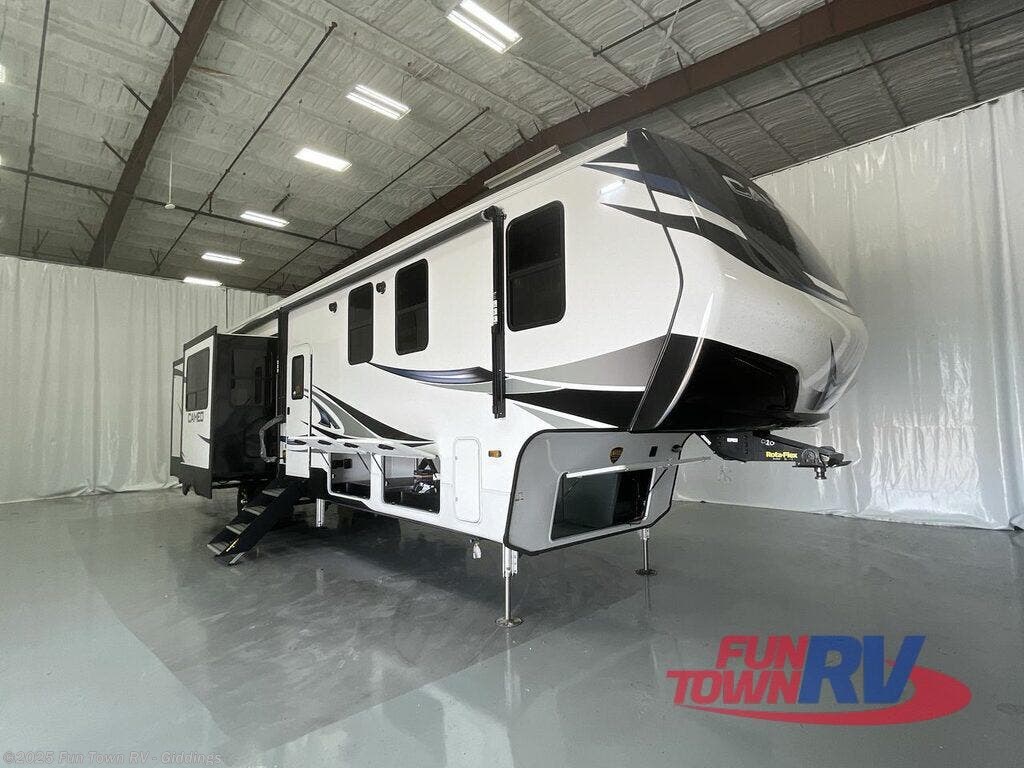 2023 CrossRoads Cameo CE3975CK RV for Sale in Giddings, TX 78942