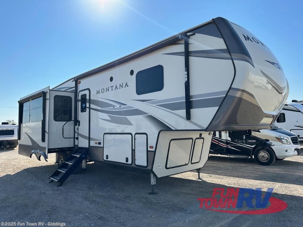 2020 Keystone Montana 3121RL RV for Sale in Giddings, TX 78942