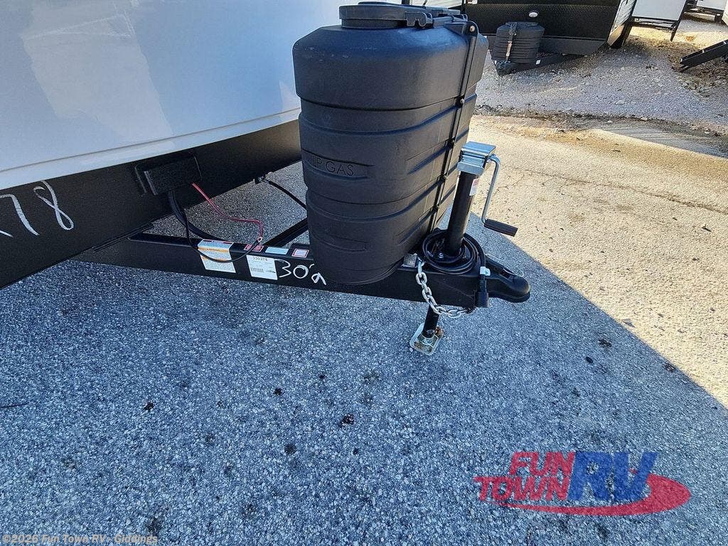 New 2025 CrossRoads Hampton 380RKS available in Giddings, Texas