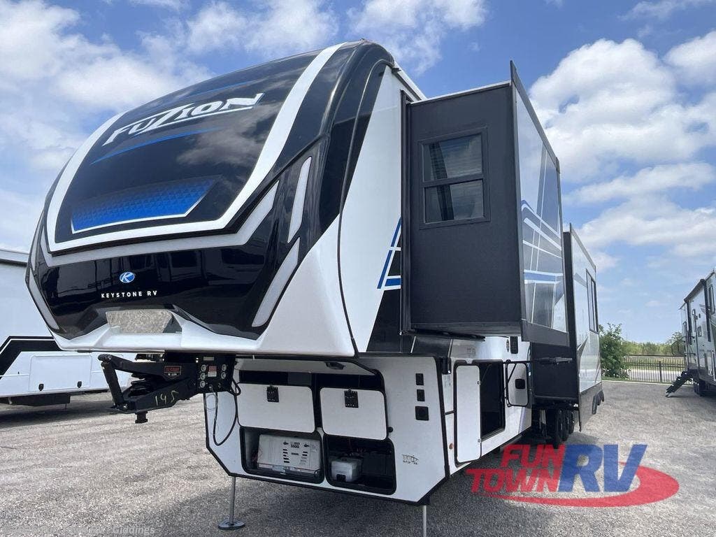 New 2025 Keystone Fuzion 440 available in Giddings, Texas