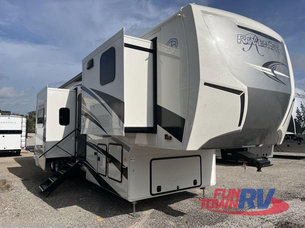 2025 RiverStone 42FSKG by Forest River from Fun Town RV - Giddings in Giddings, Texas