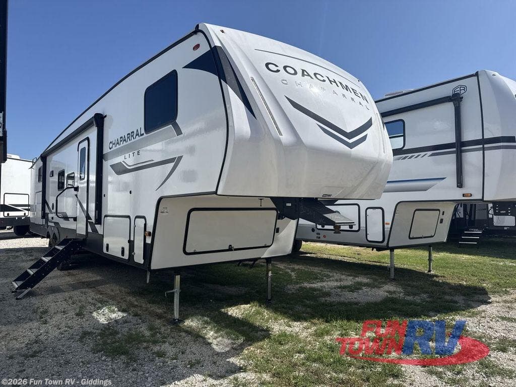 2025 Chaparral Lite 368TBH by Coachmen from Fun Town RV - Giddings in Giddings, Texas