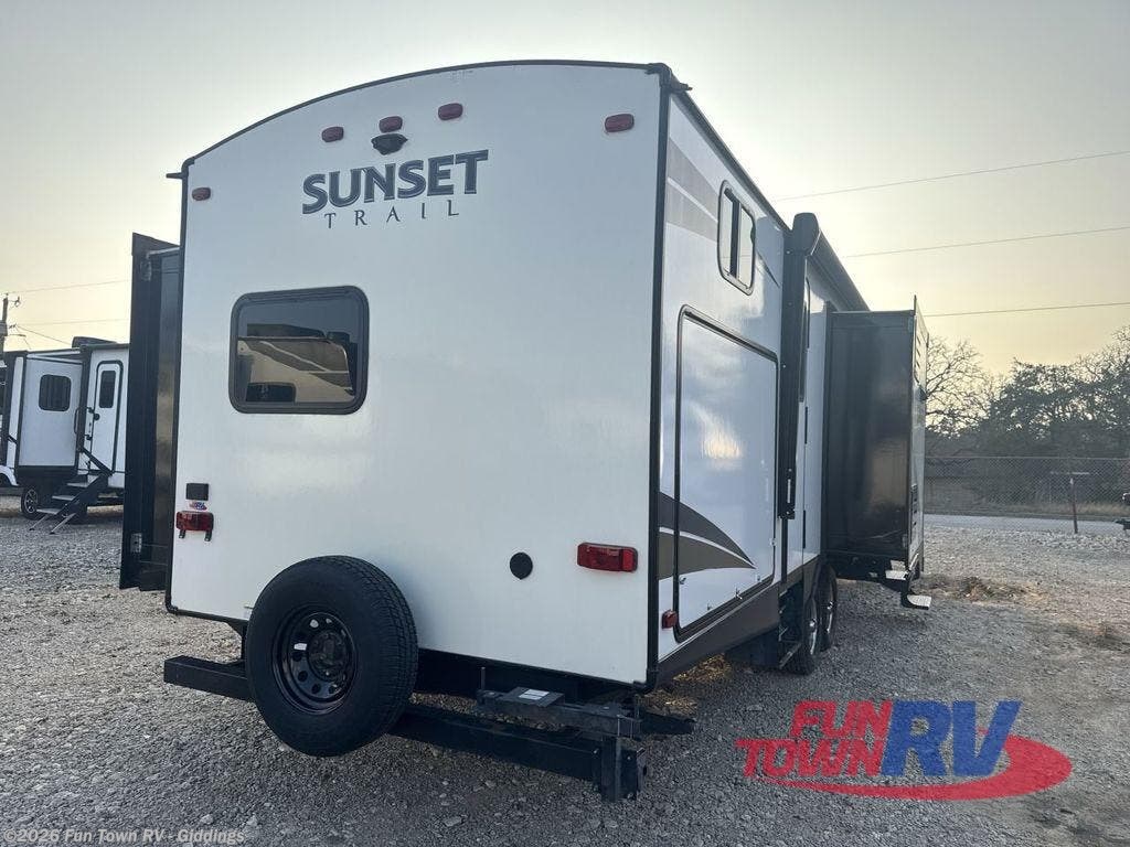 Used 2018 CrossRoads Sunset Trail Super Lite 331BH available in Giddings, Texas