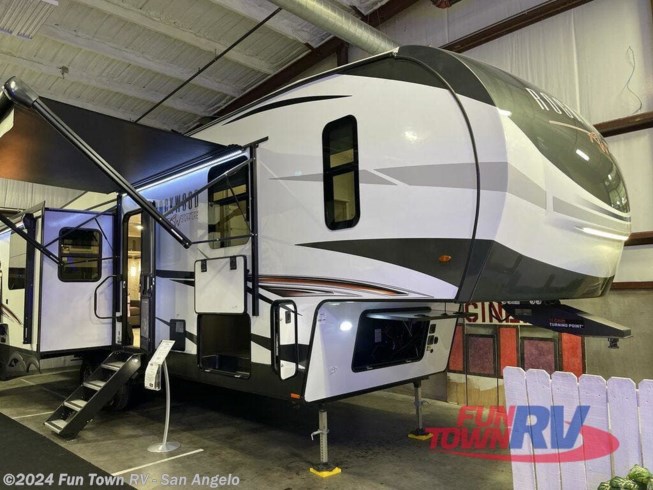 New 2022 Forest River Rockwood Signature Ultra Lite 8288SB available in San Angelo, Texas