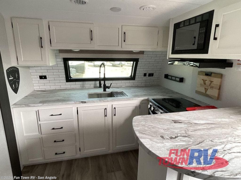 2025 Stratus SR262VFK by Venture RV from Fun Town RV - San Angelo in San Angelo, Texas