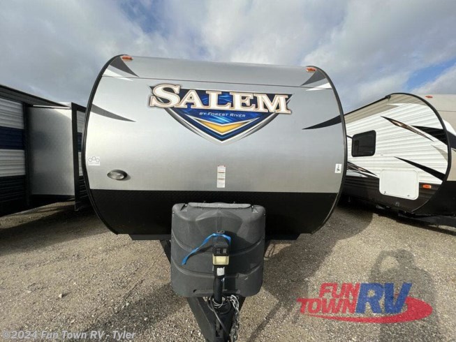 Used 2017 Forest River Salem 31KQBTS available in Mineola, Texas