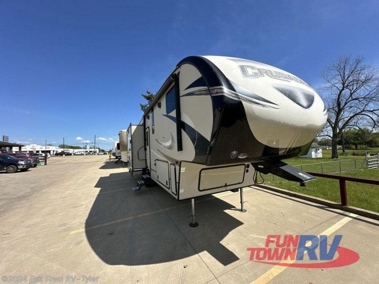 Used 2017 Prime Time Crusader 315RST available in Mineola, Texas