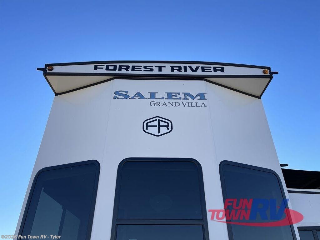 2025 Salem Grand Villa 44VIEW by Forest River from Fun Town RV - Tyler in Mineola, Texas