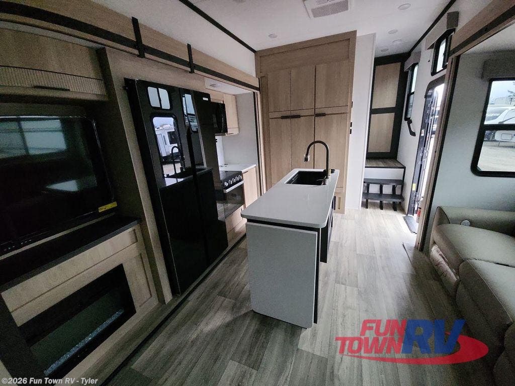 New 2025 CrossRoads Cruiser 37LF available in Mineola, Texas