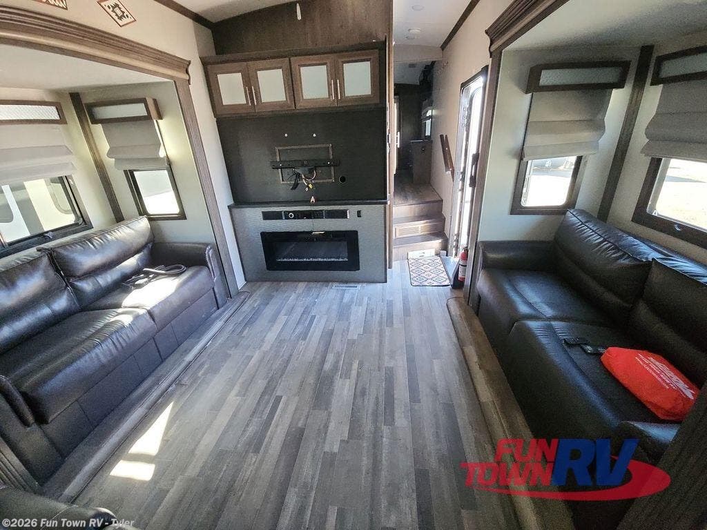 Used 2020 Forest River Cardinal Luxury 3750BKX available in Mineola, Texas