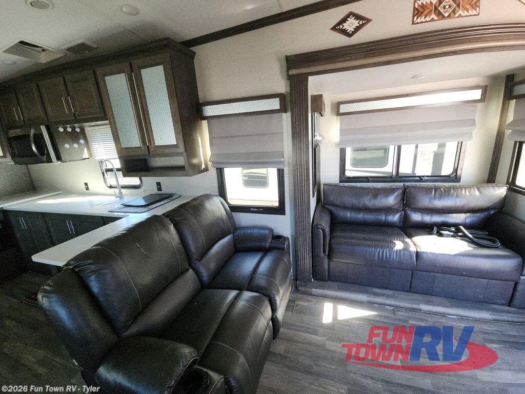 2020 Cardinal Luxury 3750BKX by Forest River from Fun Town RV - Tyler in Mineola, Texas