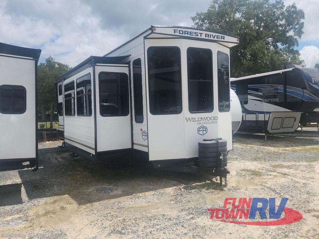 2026 Wildwood Grand Lodge 42ZEN by Forest River from Fun Town RV - Winstar in Thackerville, Oklahoma