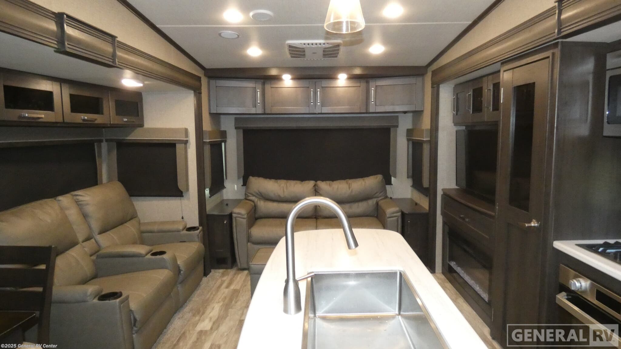 2021 Grand Design Reflection 303RLS - Used Fifth Wheel For Sale by General RV Center in Clarkston, Michigan