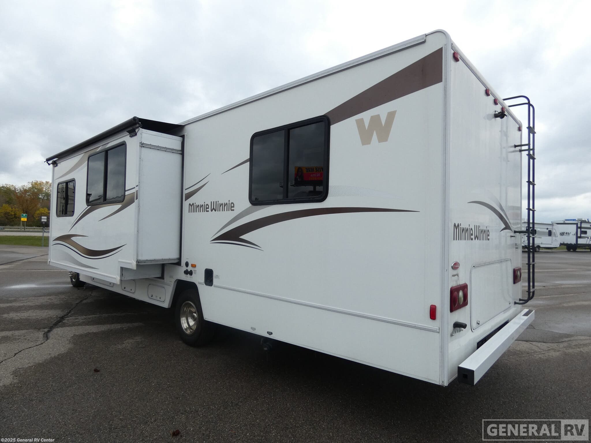 2014 Minnie Winnie 31K-1S by Winnebago from General RV Center in Clarkston, Michigan