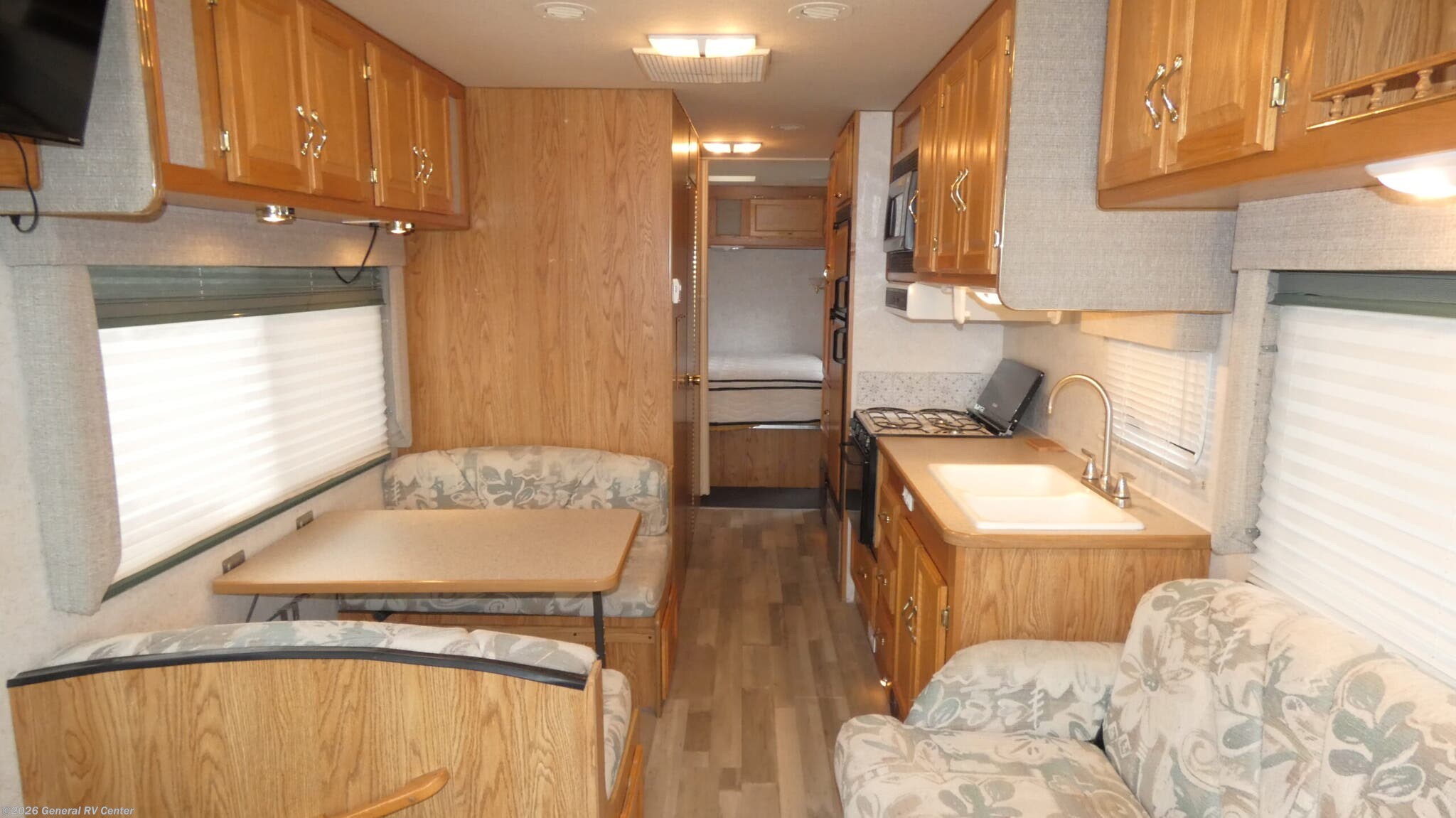 2002 Gulf Stream Cavalier 8314 - Used Class A For Sale by General RV Center in Clarkston, Michigan