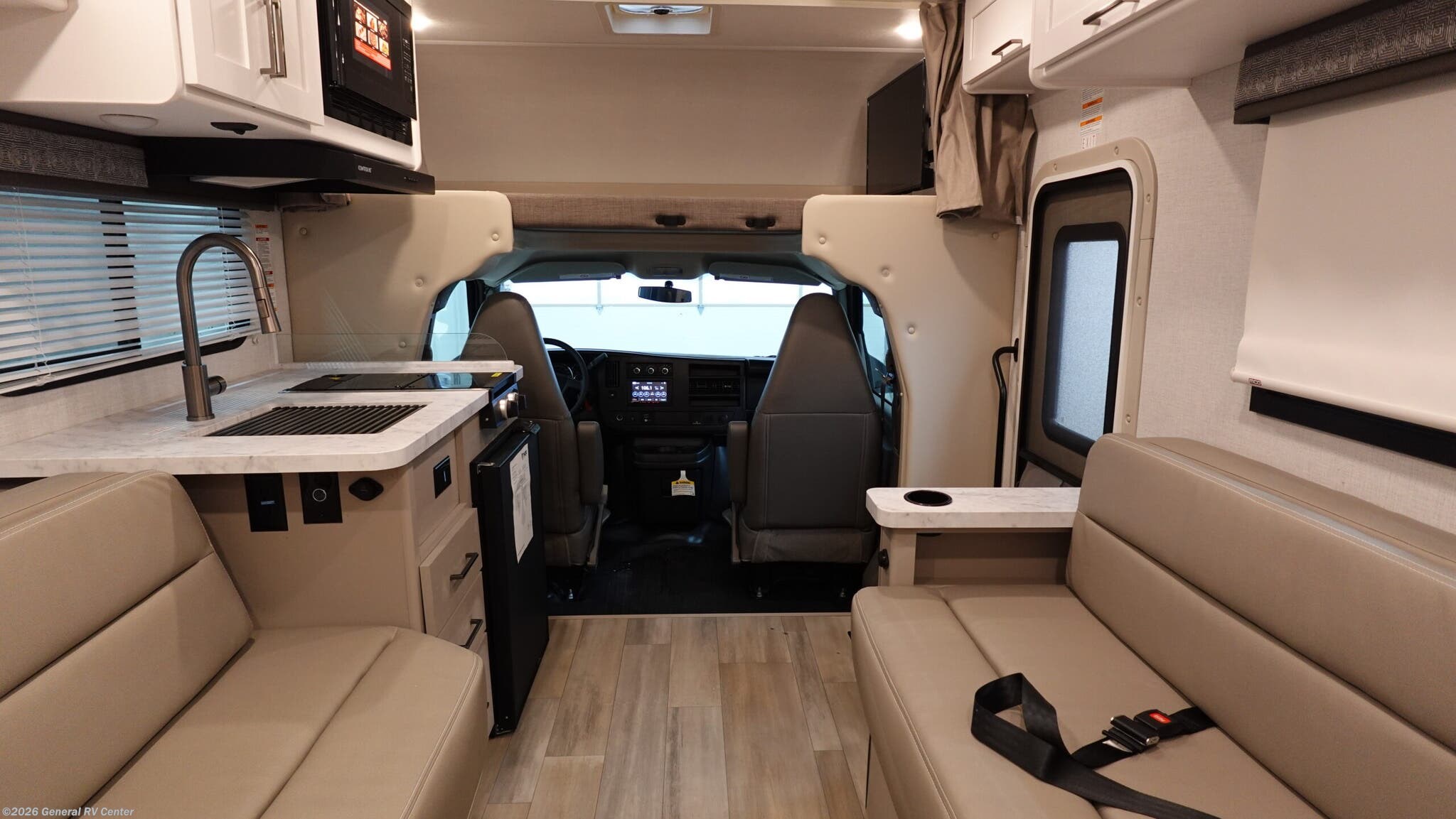 New 2026 Thor Motor Coach Pasadena SE SX19 Chevy available in Clarkston, Michigan