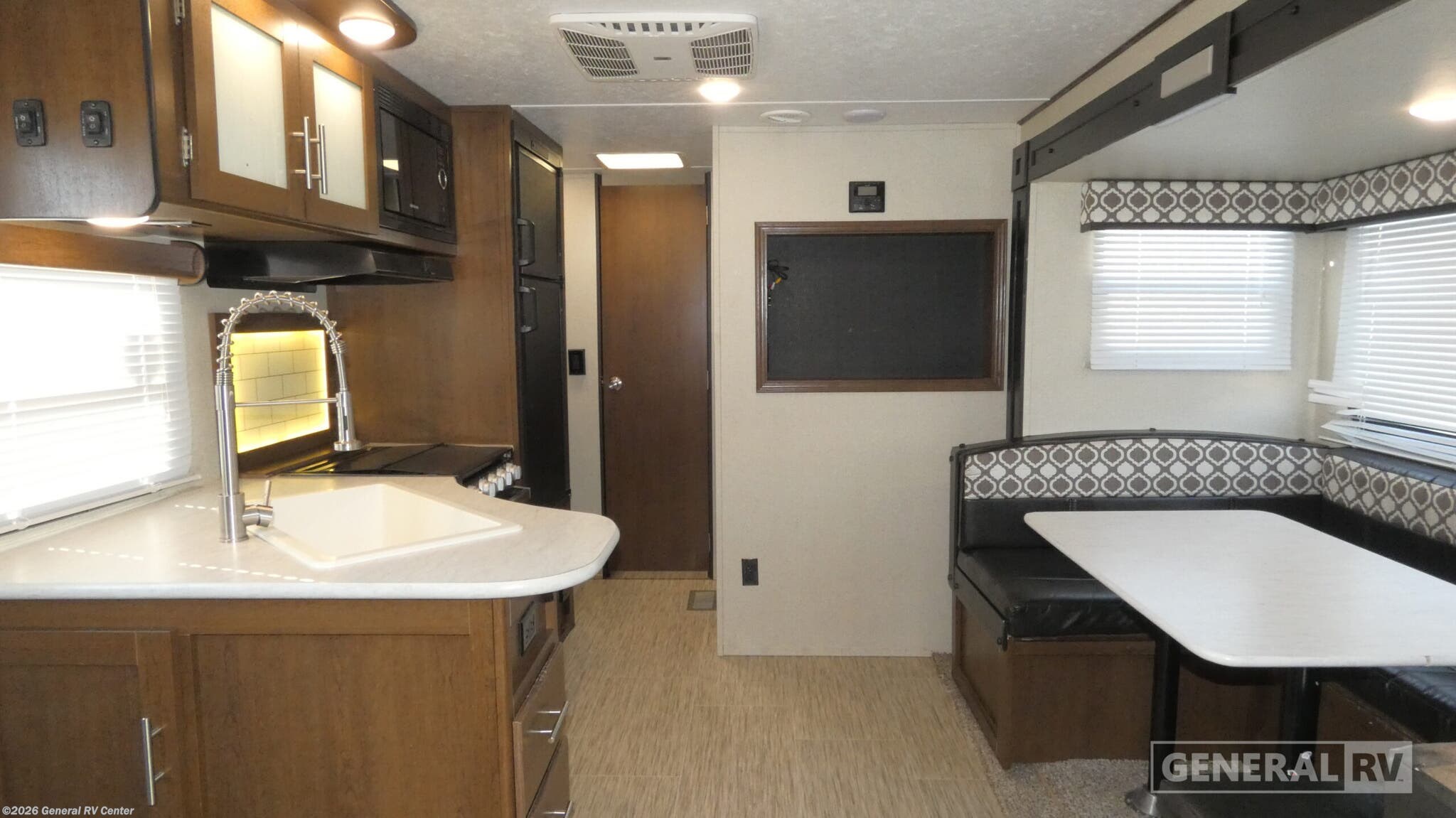 2019 Prime Time Avenger ATI 26BBS - Used Travel Trailer For Sale by General RV Center in Clarkston, Michigan