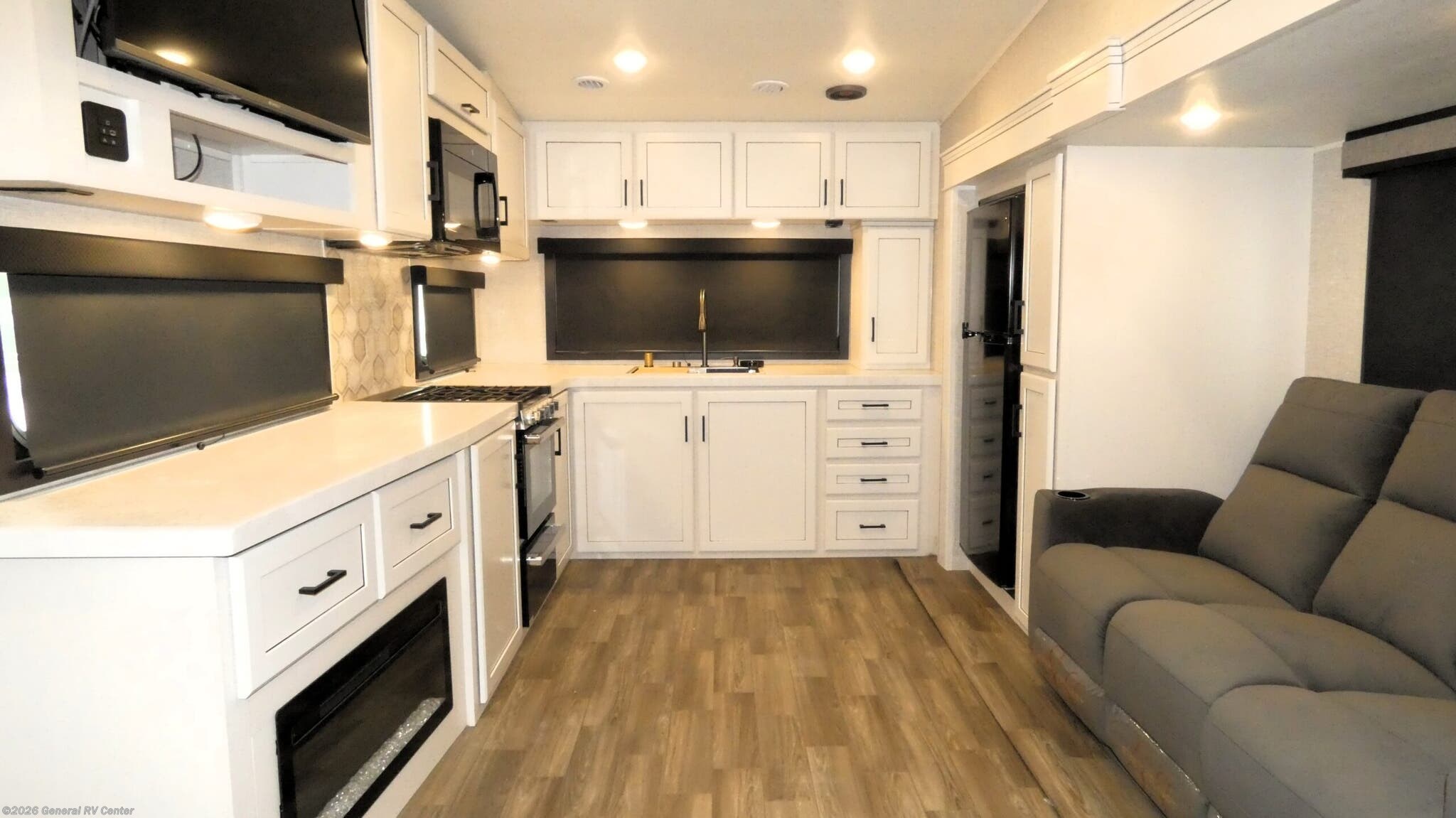 2025 Jayco Eagle SLE 27MLC - Used Fifth Wheel For Sale by General RV Center in Clarkston, Michigan