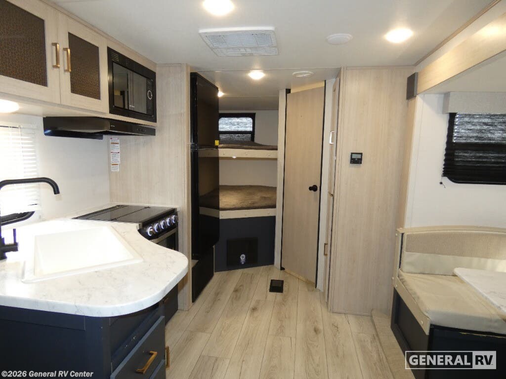 2024 Prime Time Avenger LE 24BHSLE - Used Travel Trailer For Sale by General RV Center in Clarkston, Michigan