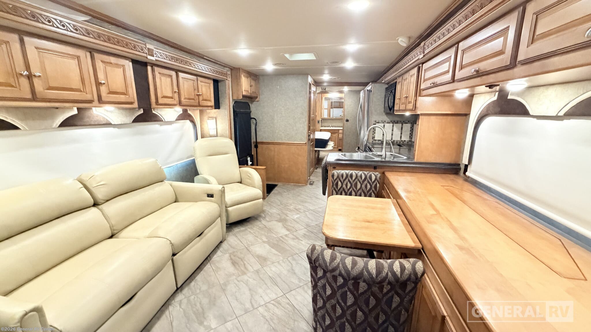 2016 Winnebago Adventurer 37F - Used Class A For Sale by General RV Center in Clarkston, Michigan