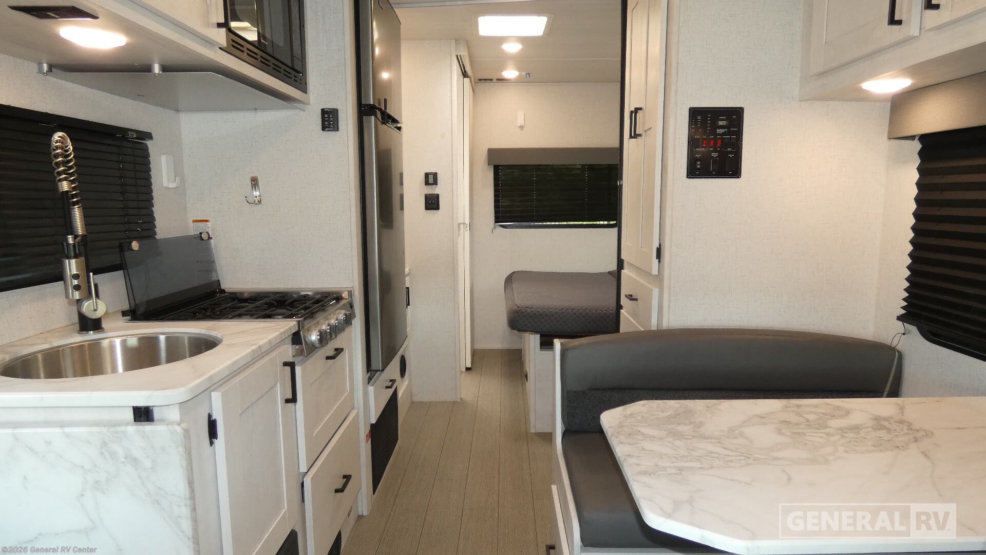 2022 East to West Entrada 2200S - Used Class C For Sale by General RV Center in Clarkston, Michigan
