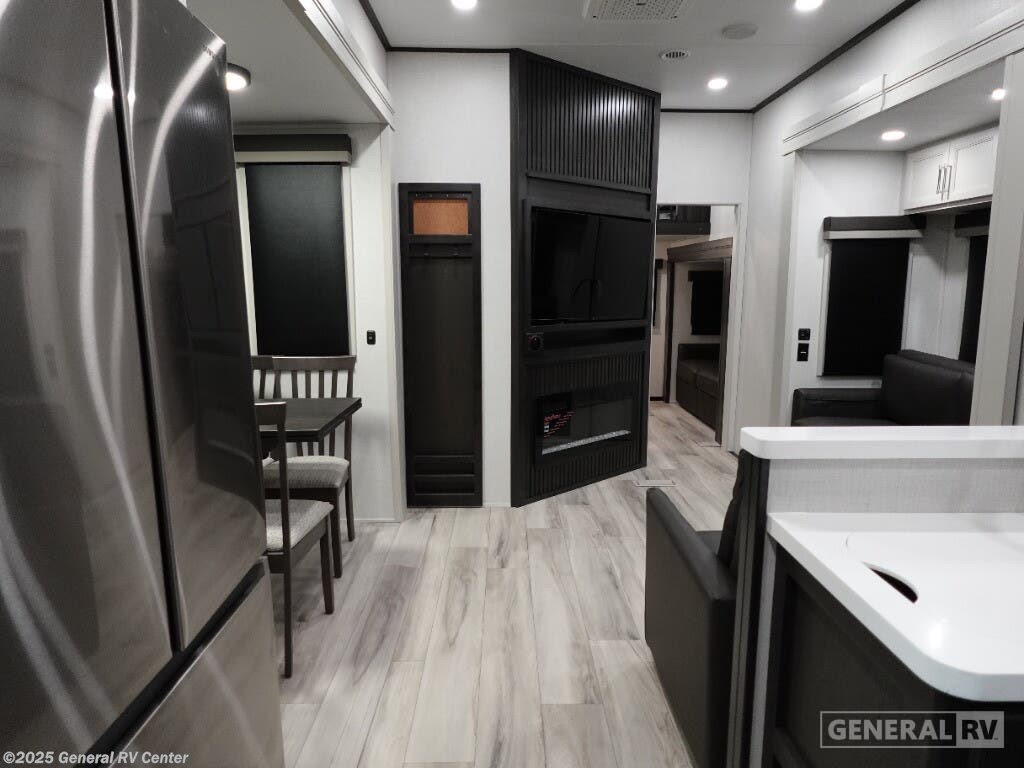 2025 Keystone Avalanche 380LT - New Fifth Wheel For Sale by General RV Center in Ocala, Florida