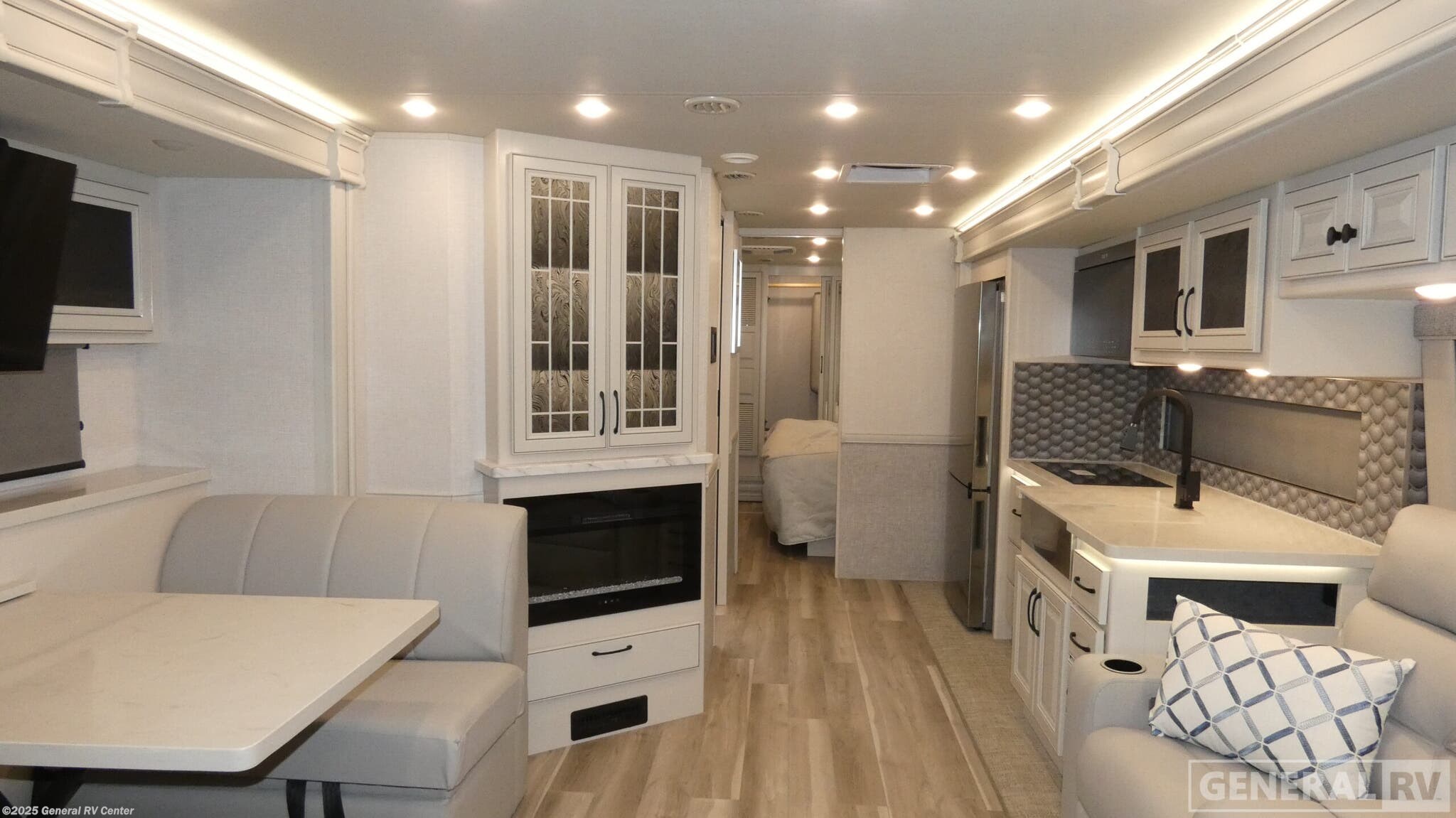 2026 Fleetwood Frontier 33TL - New Class A For Sale by General RV Center in Ocala, Florida