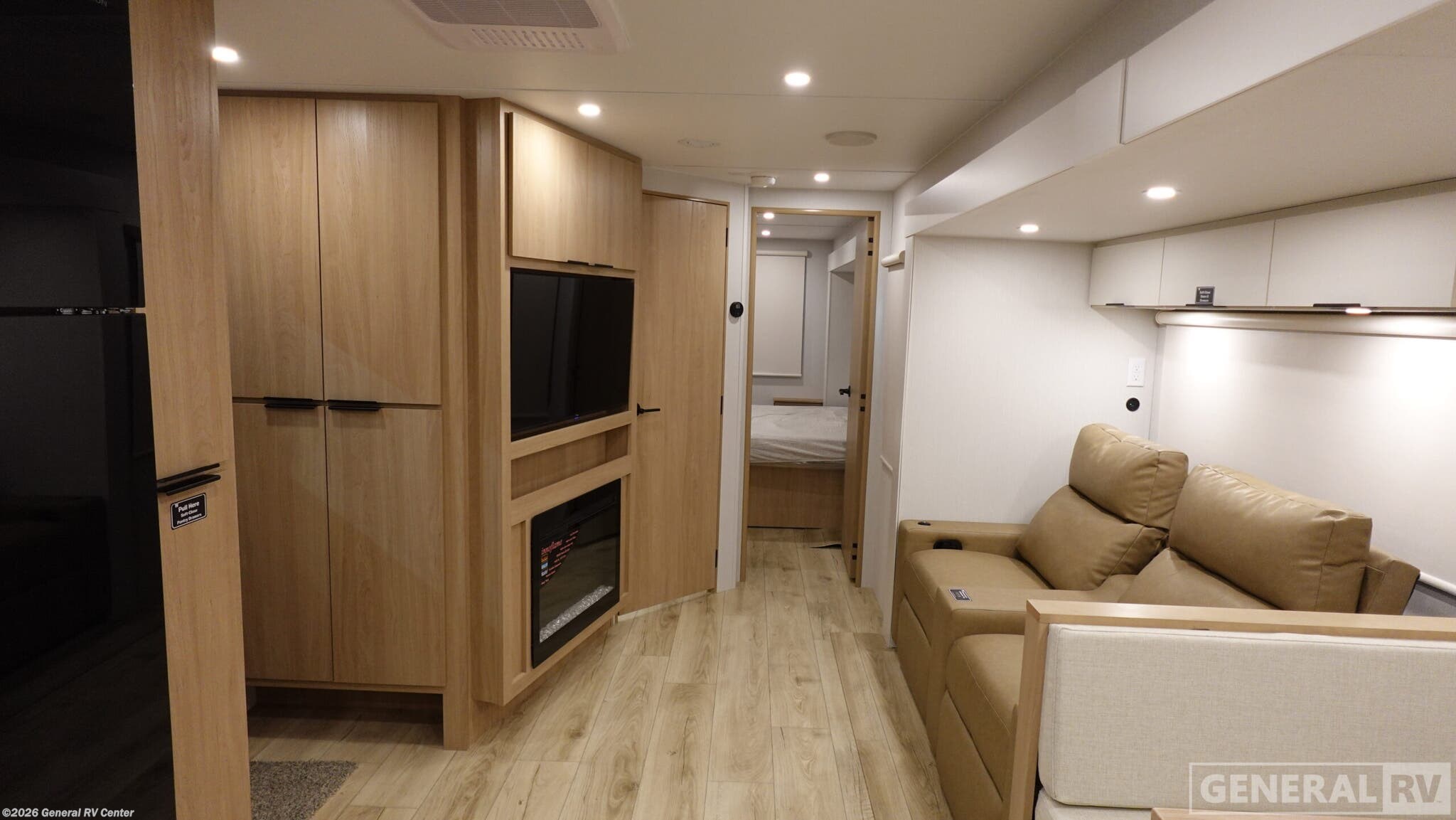 2026 Winnebago Thrive 26FKD - New Travel Trailer For Sale by General RV Center in Ocala, Florida