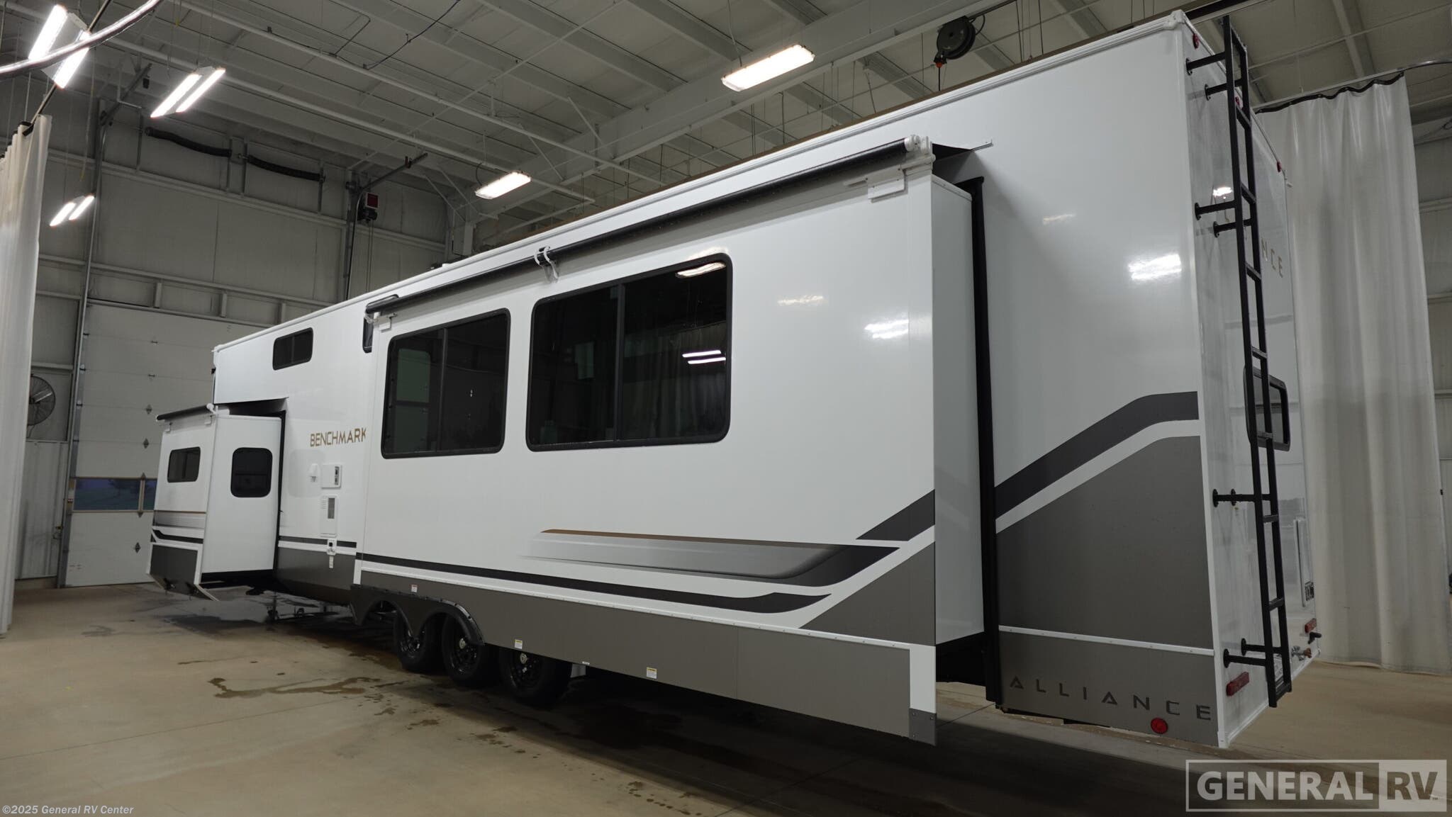 2026 Benchmark 44RKL by Alliance RV from General RV Center in Ocala, Florida
