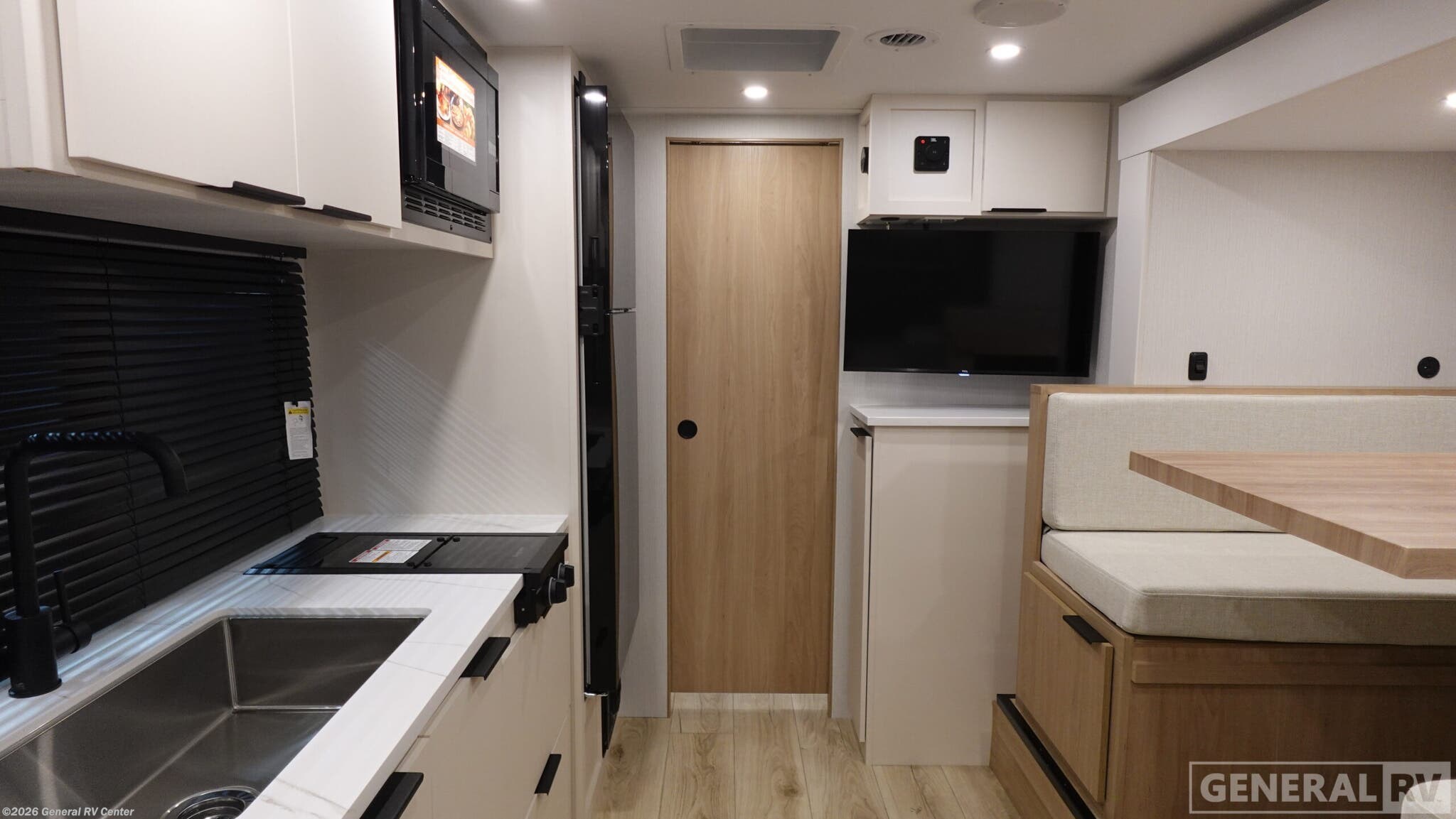 2026 Winnebago Micro Minnie 2108TB - New Travel Trailer For Sale by General RV Center in Ocala, Florida