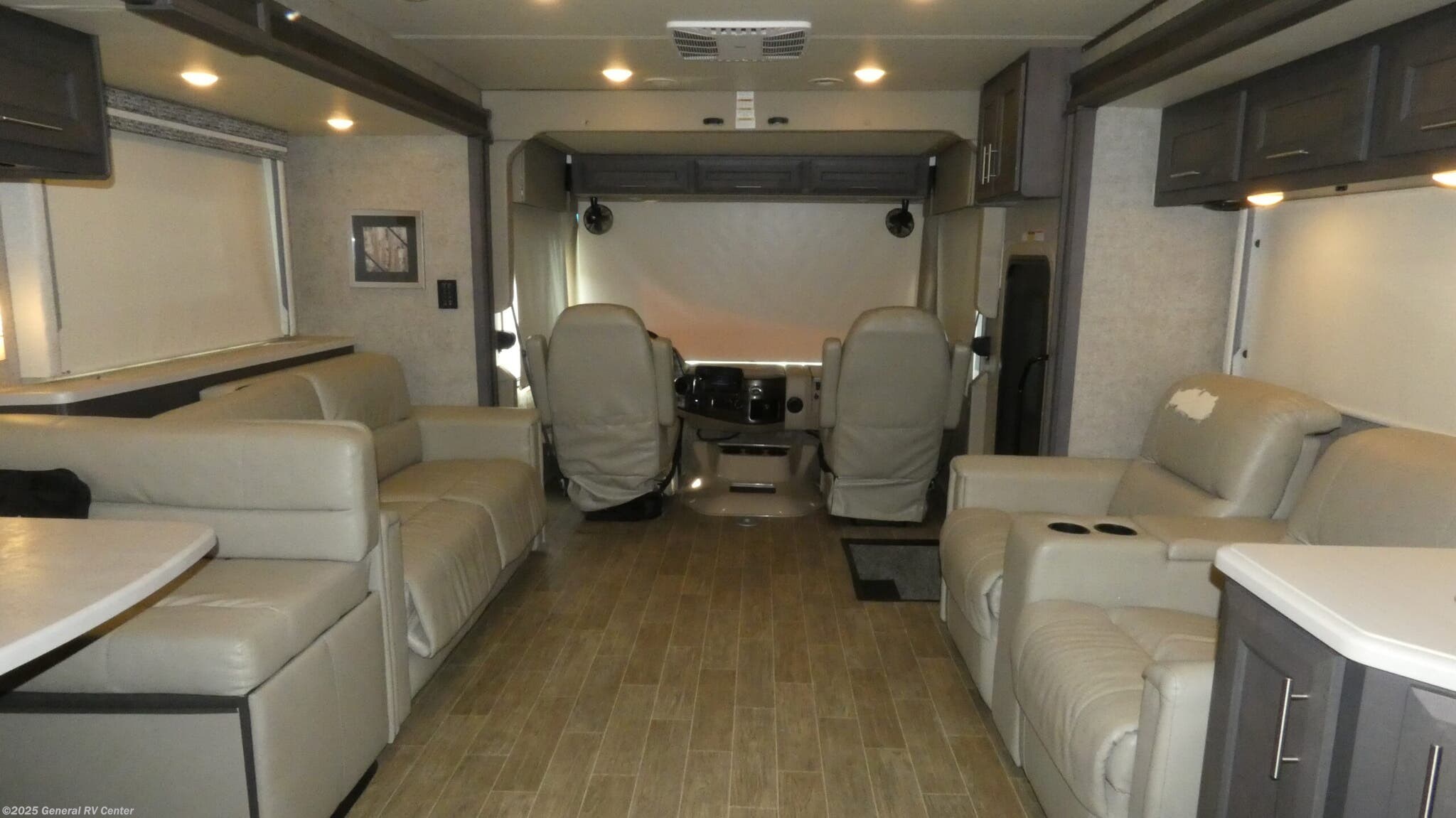 Used 2022 Thor Motor Coach Miramar 35.2-2SL available in Ocala, Florida
