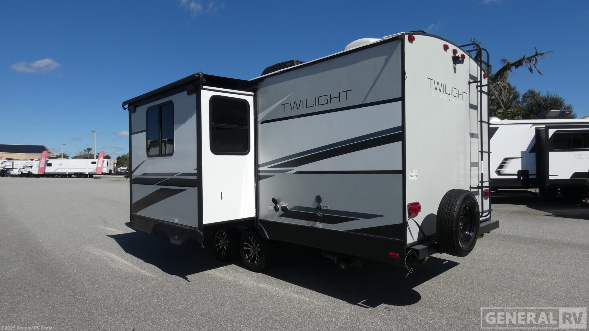 2021 Twilight Signature 2100 by Cruiser RV from General RV Center in Ocala, Florida